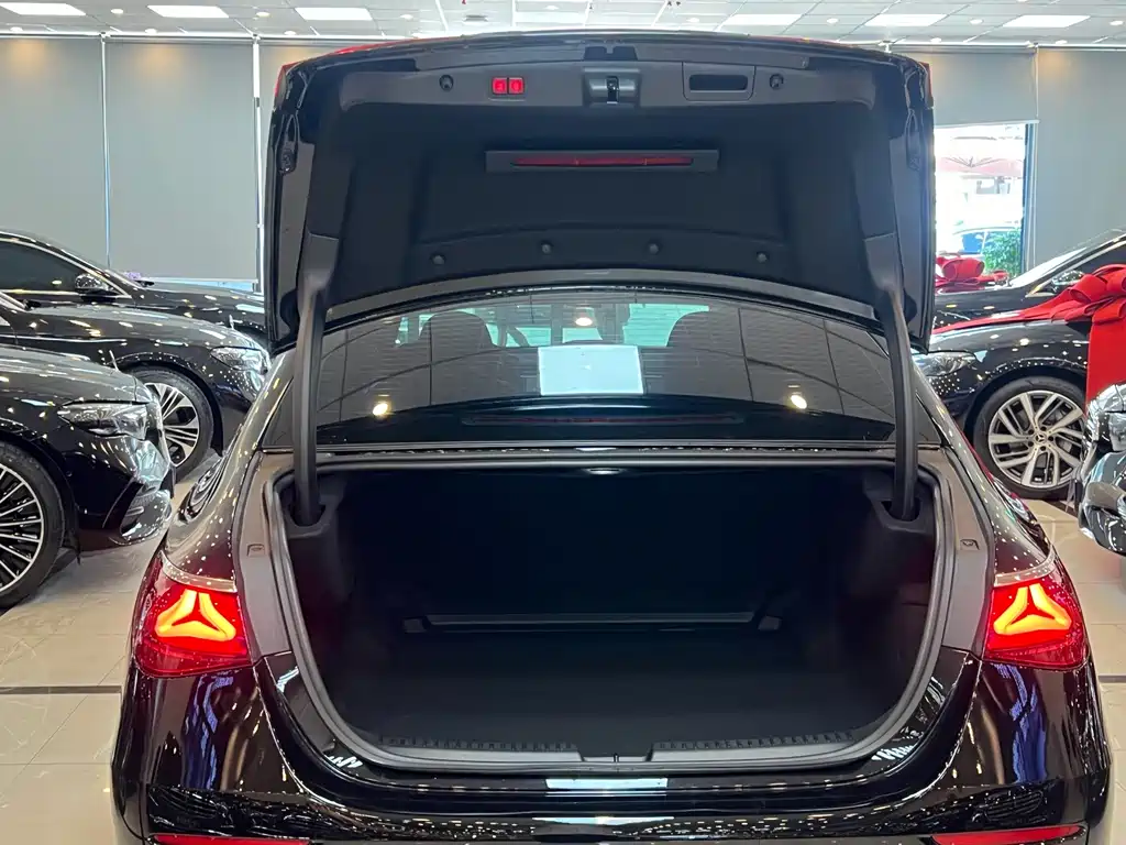 Mercedes-Benz E-Class — миниатюра 7