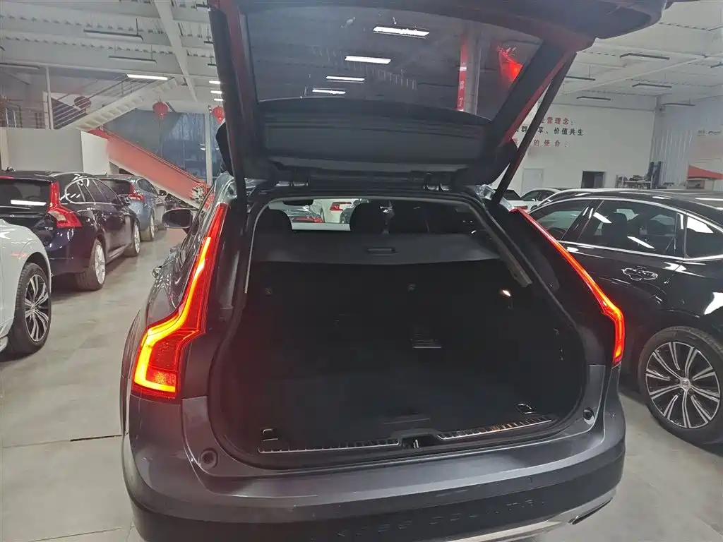 Volvo V90 2017 Cross Country T5 AWD