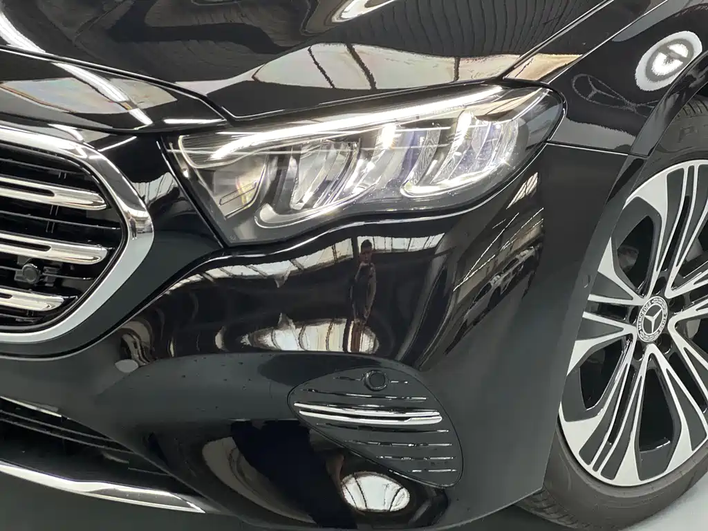 Mercedes-Benz E-Class — миниатюра 3
