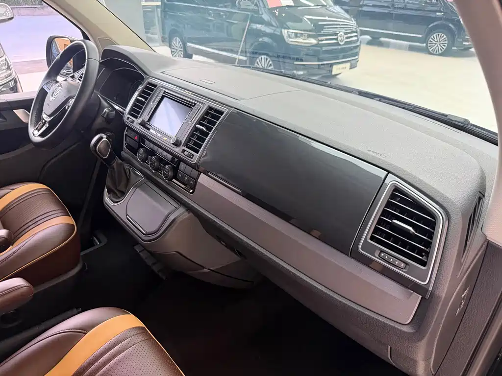 Volkswagen Caravelle — миниатюра 14
