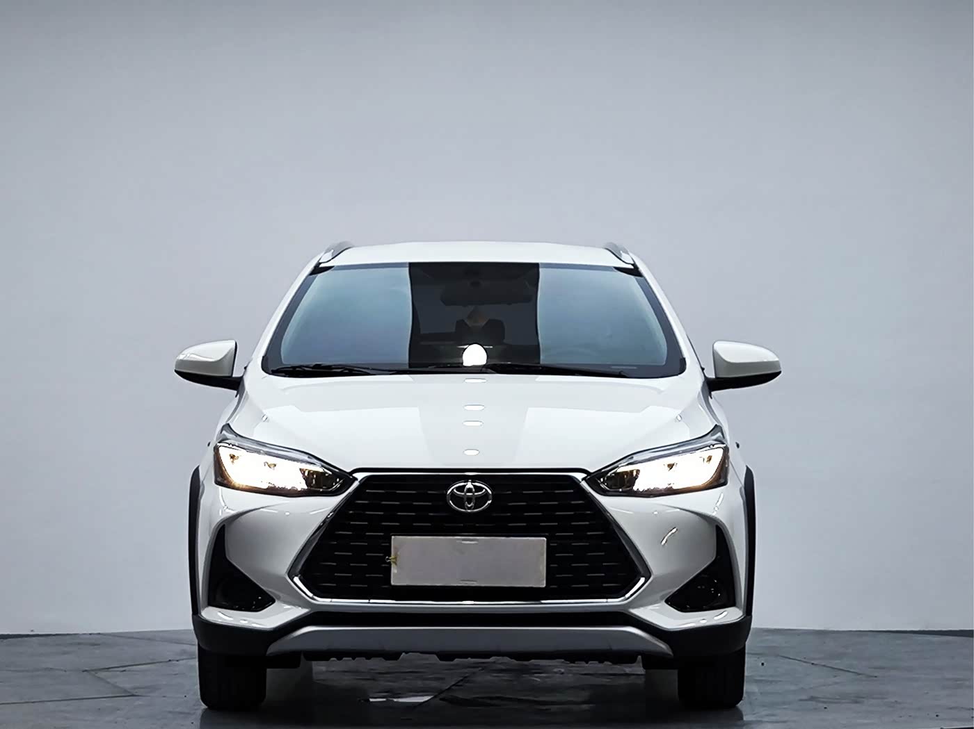 Toyota YARiS L Zhi Xuan 1.5 л 2022 г. Белый, пробег 37000 км