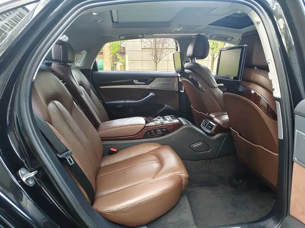 Audi A8 — миниатюра 8