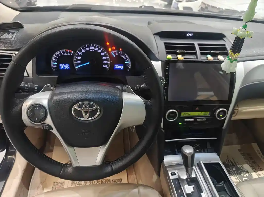 Toyota Camry — миниатюра 11