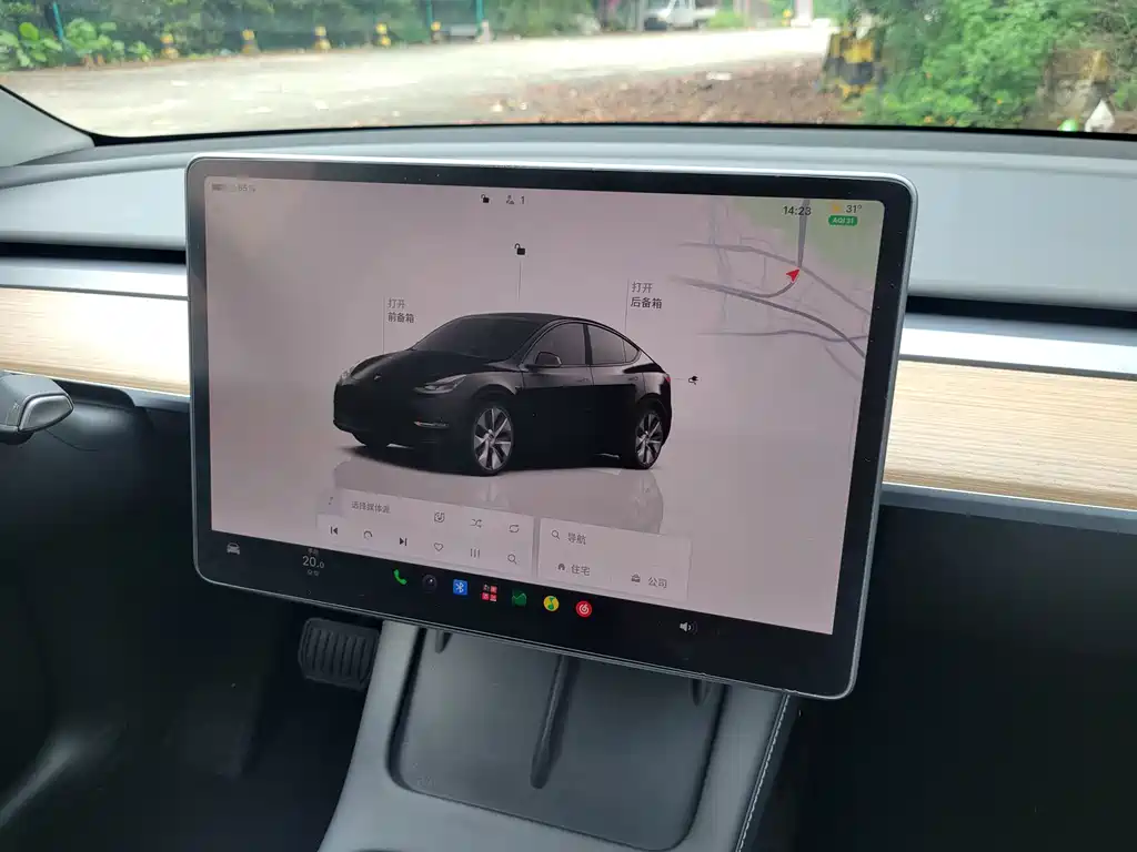 Tesla Model Y — миниатюра 23