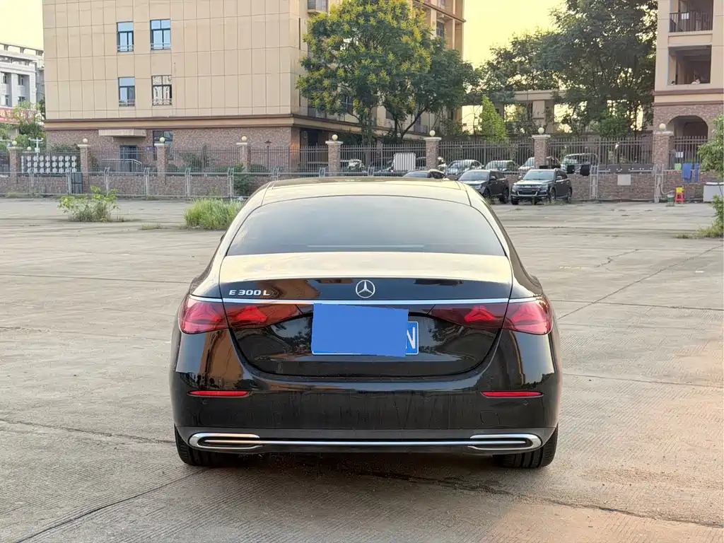 Mercedes-Benz E-Class — миниатюра 15
