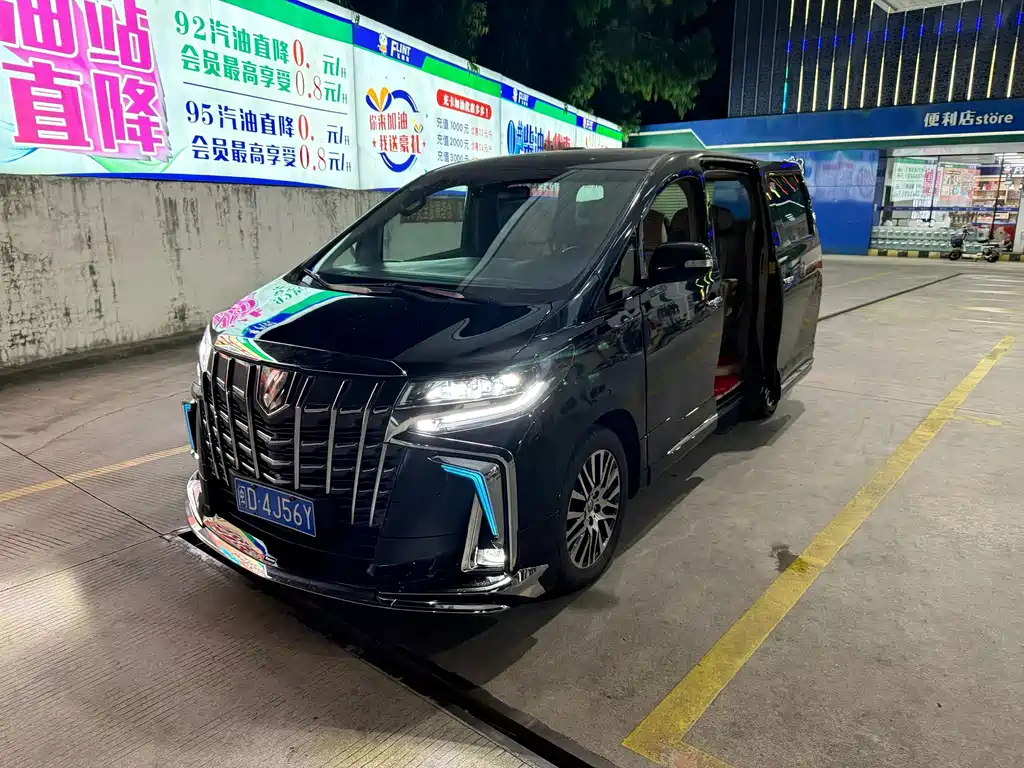 Toyota Alphard — миниатюра 3