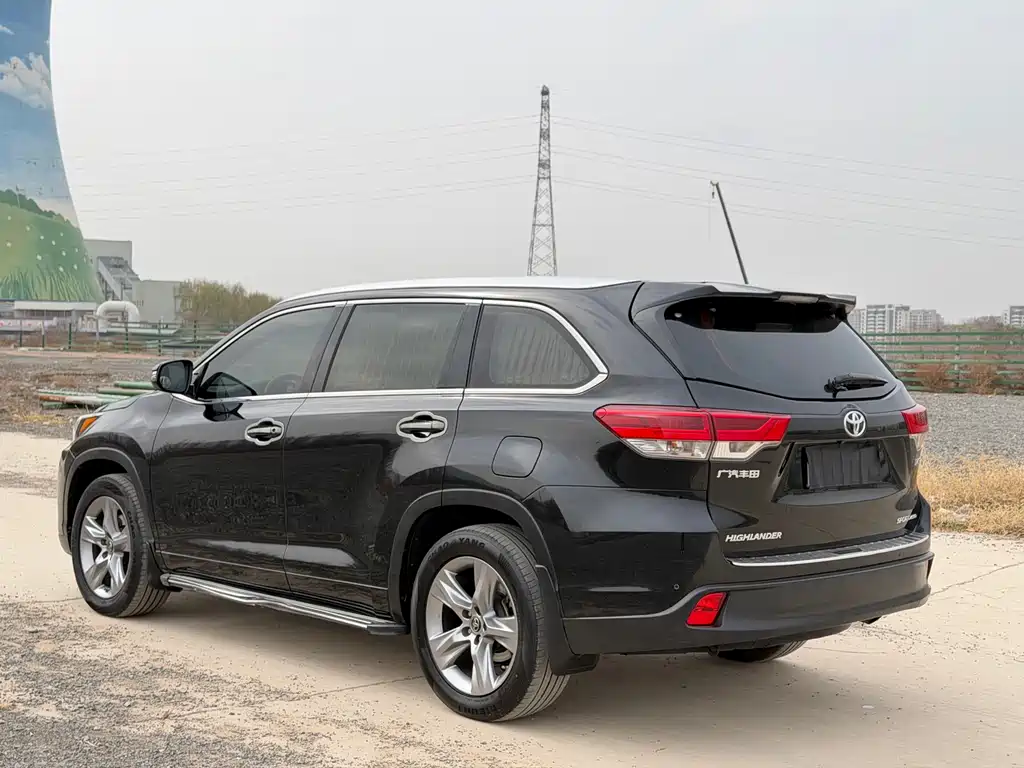 TOYOTA HIGHLANDER