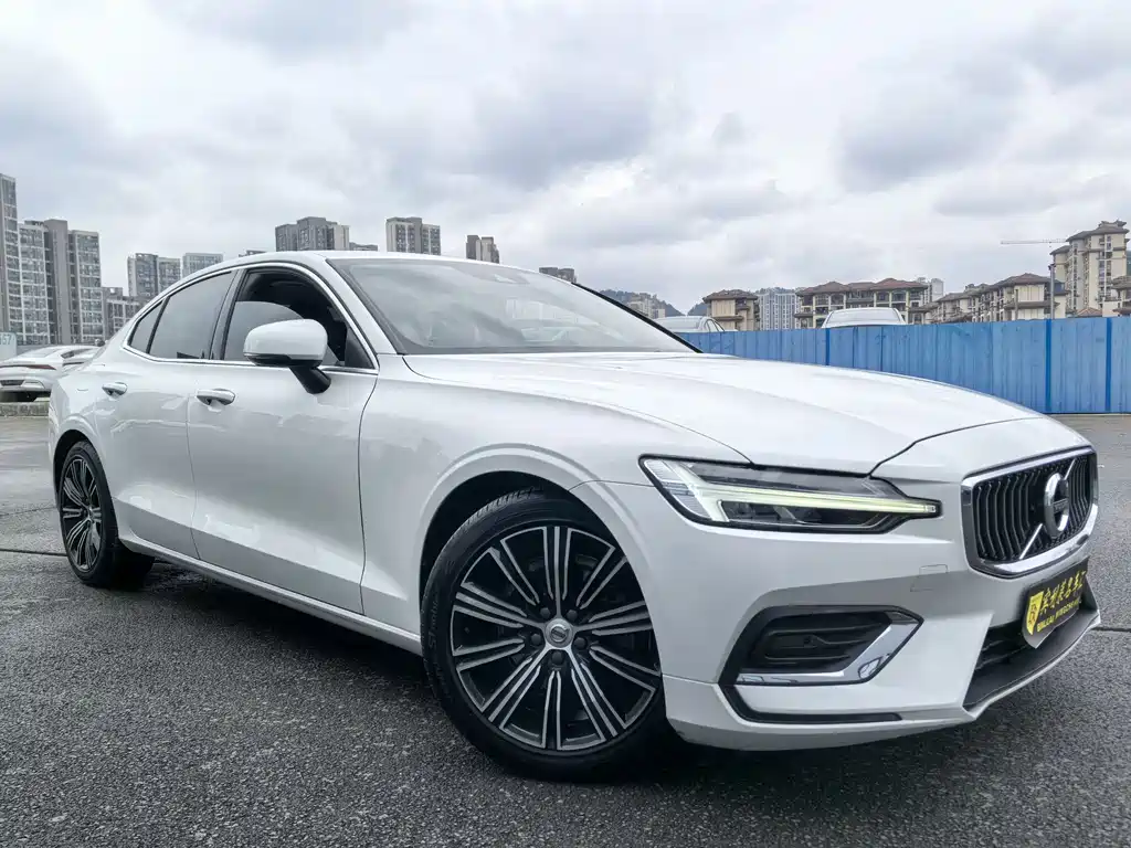 Volvo S60 - фото 3
