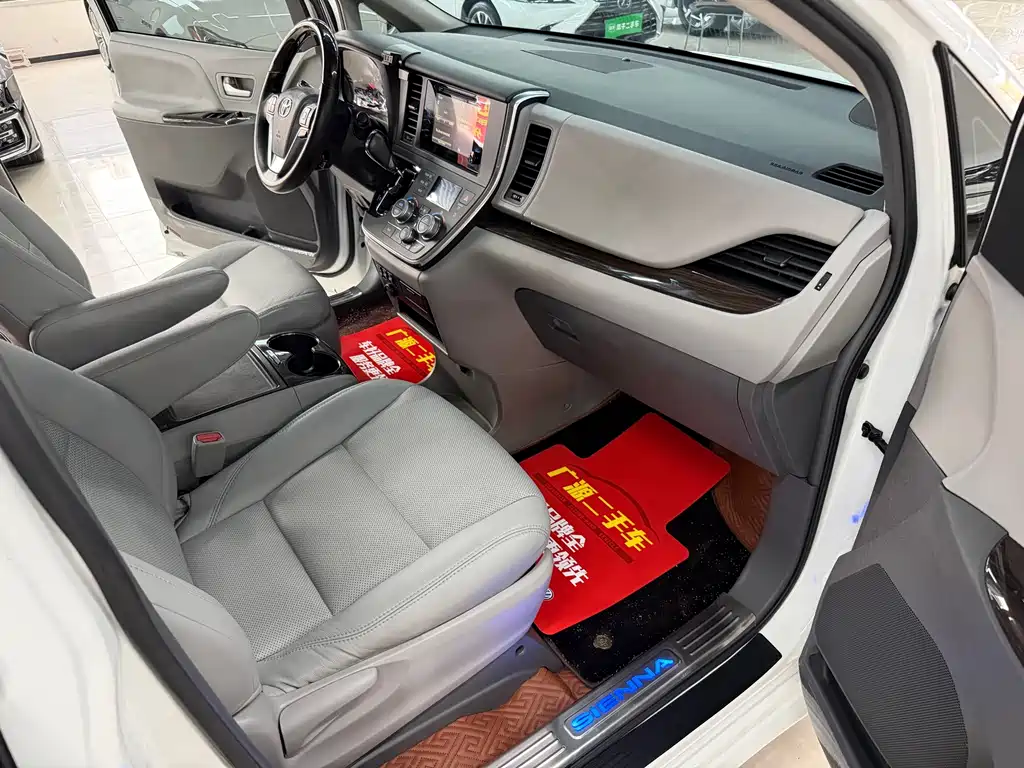 Toyota Sienna — миниатюра 9