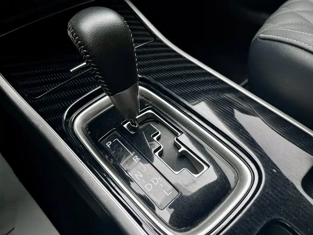 Mitsubishi Outlander — миниатюра 18