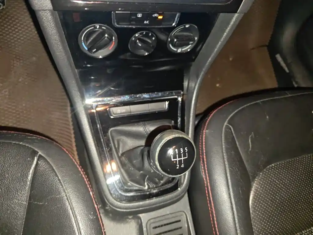 Volkswagen Bora 2014 1.6L MT Fashion