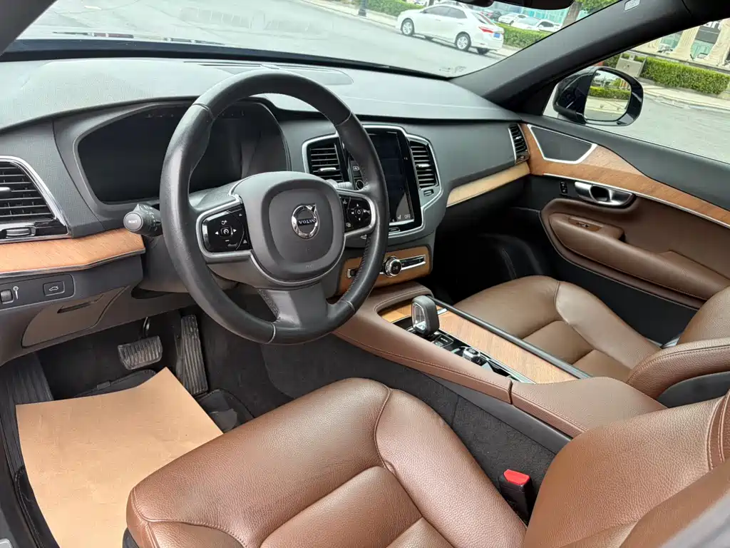 Volvo XC90 — миниатюра 6