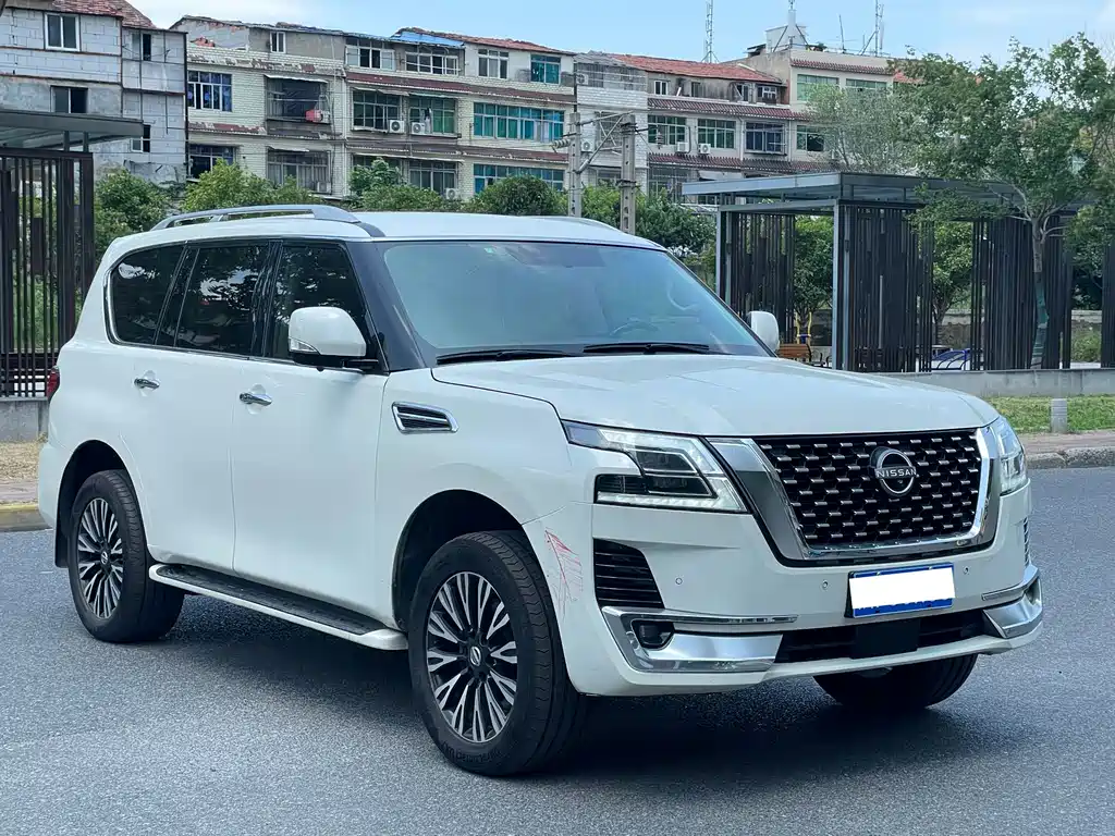 Nissan Patrol — миниатюра 3