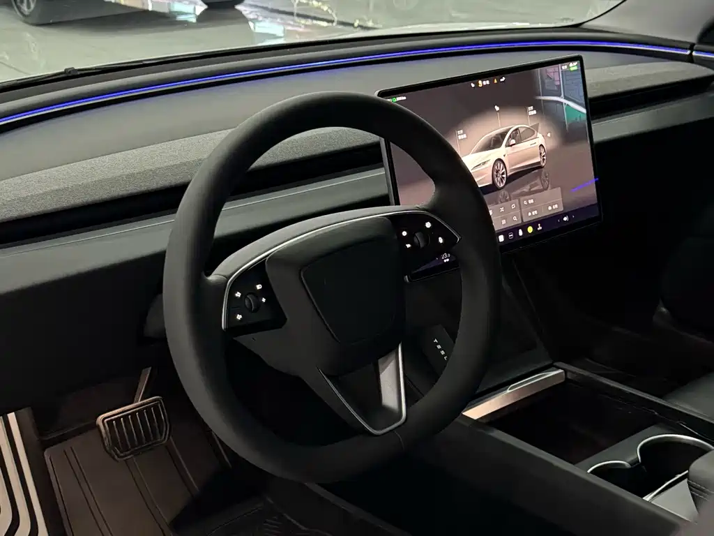 Tesla Model 3 — миниатюра 3