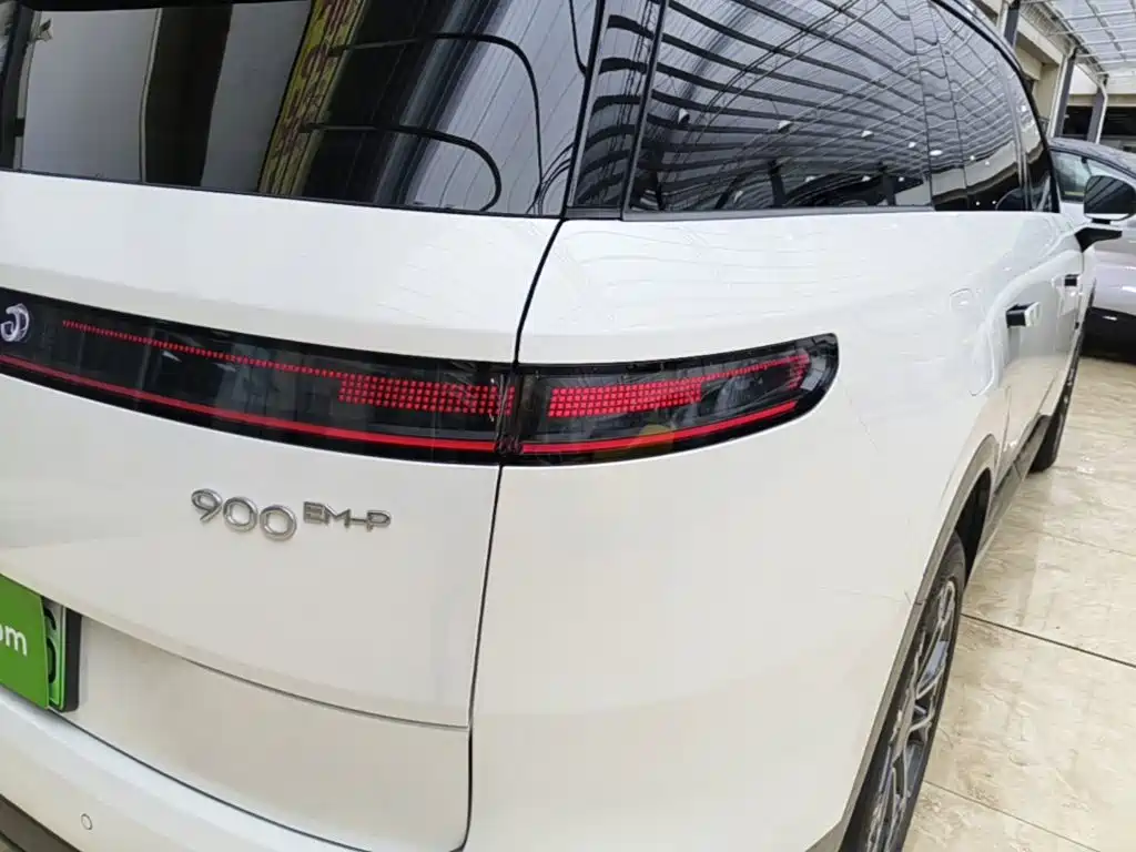 Lynk & Co 900 2025 2.0T Ultra 6 мест