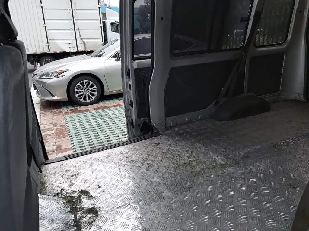 Wuling Rongguang S — миниатюра 15