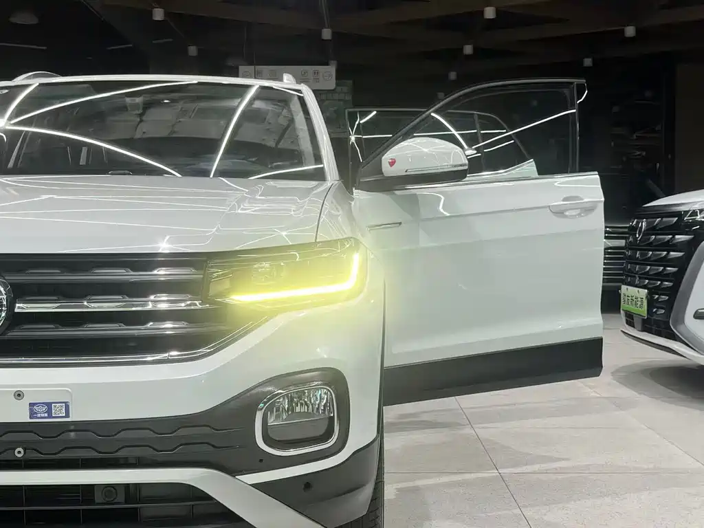 VOLKSWAGEN EXPLORING THE SHADOW