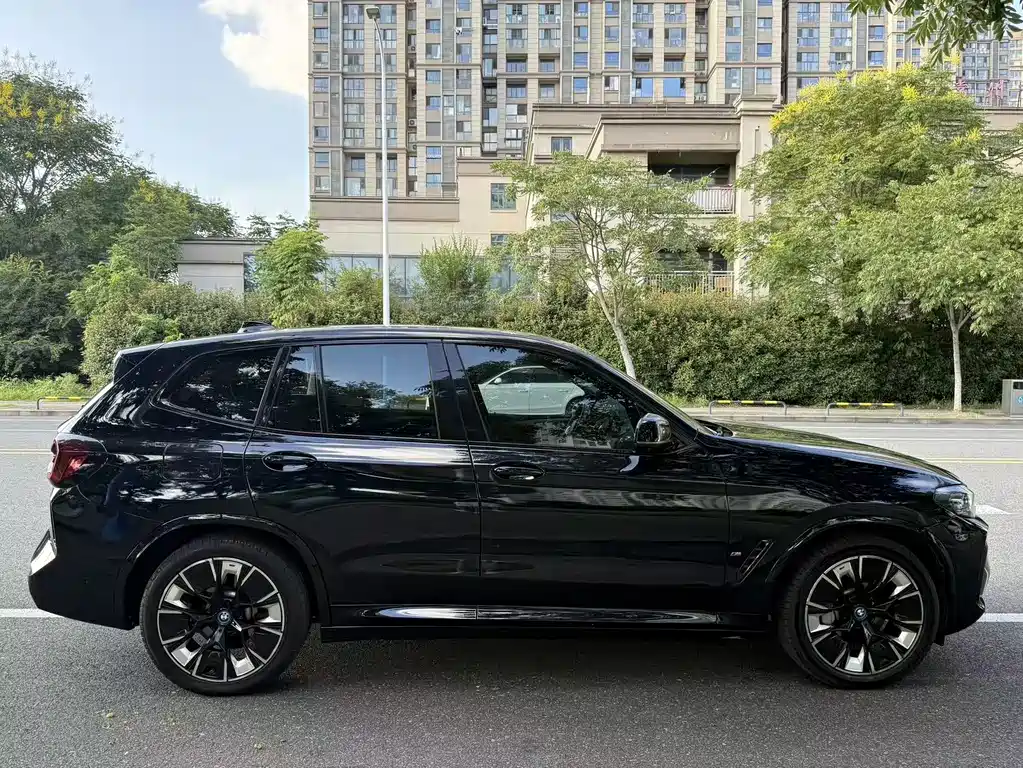 BMW iX3 — миниатюра 2