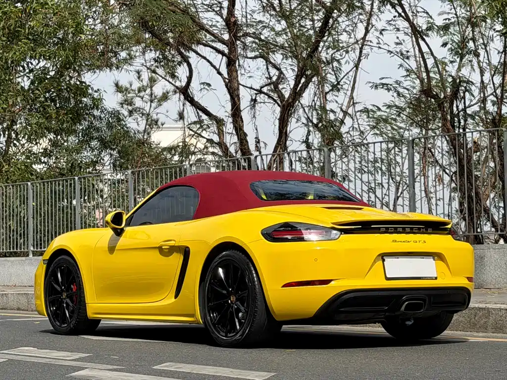 PORSCHE 718