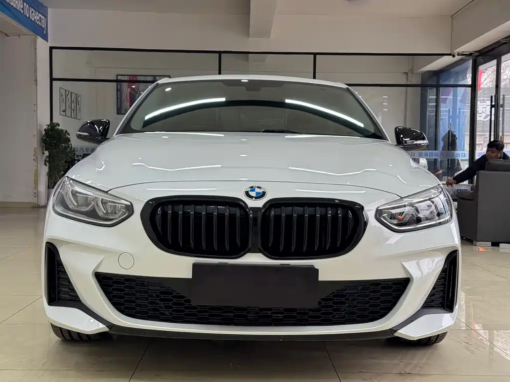 BMW 1 SERIES