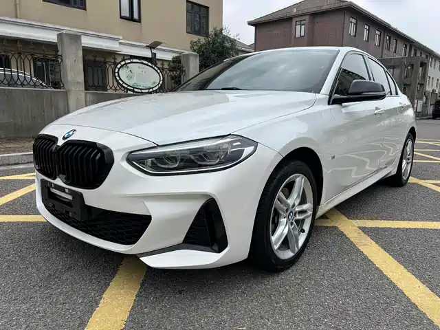 BMW 1 SERIES