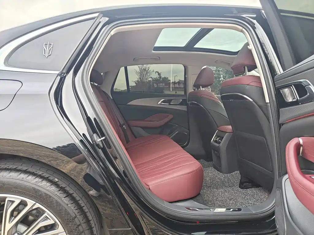 Hongqi Hongqi H5 — миниатюра 8