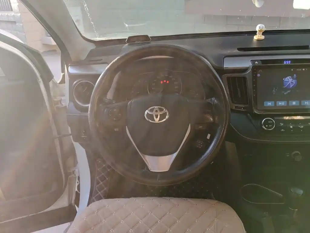 Toyota RAV4 — миниатюра 3