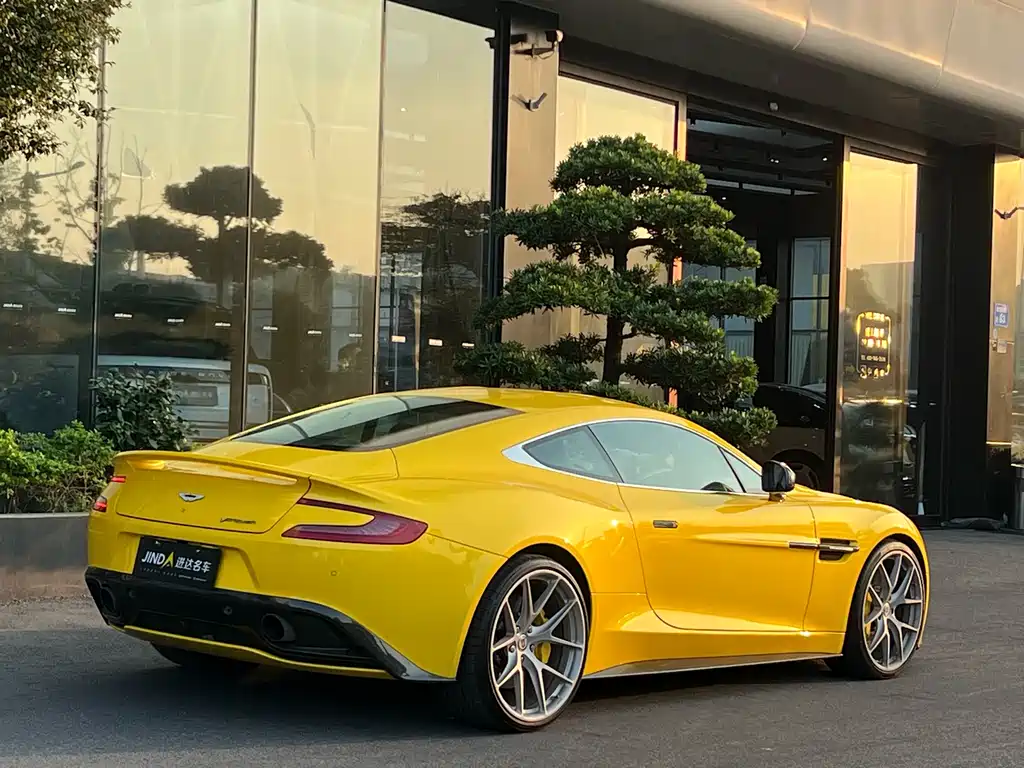 Aston Martin Vanquish — миниатюра 9