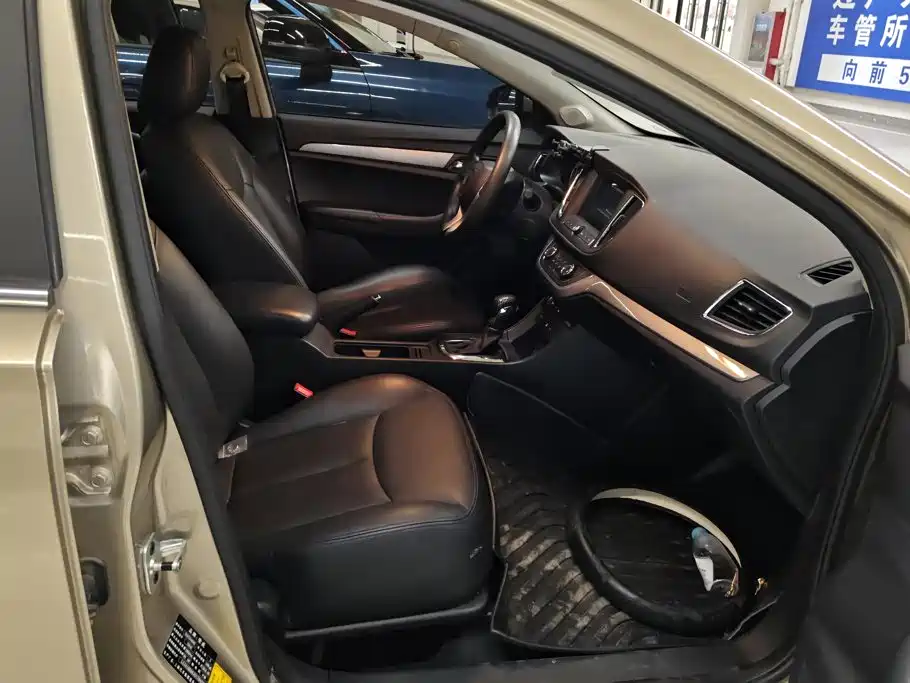 Roewe 360 — миниатюра 8