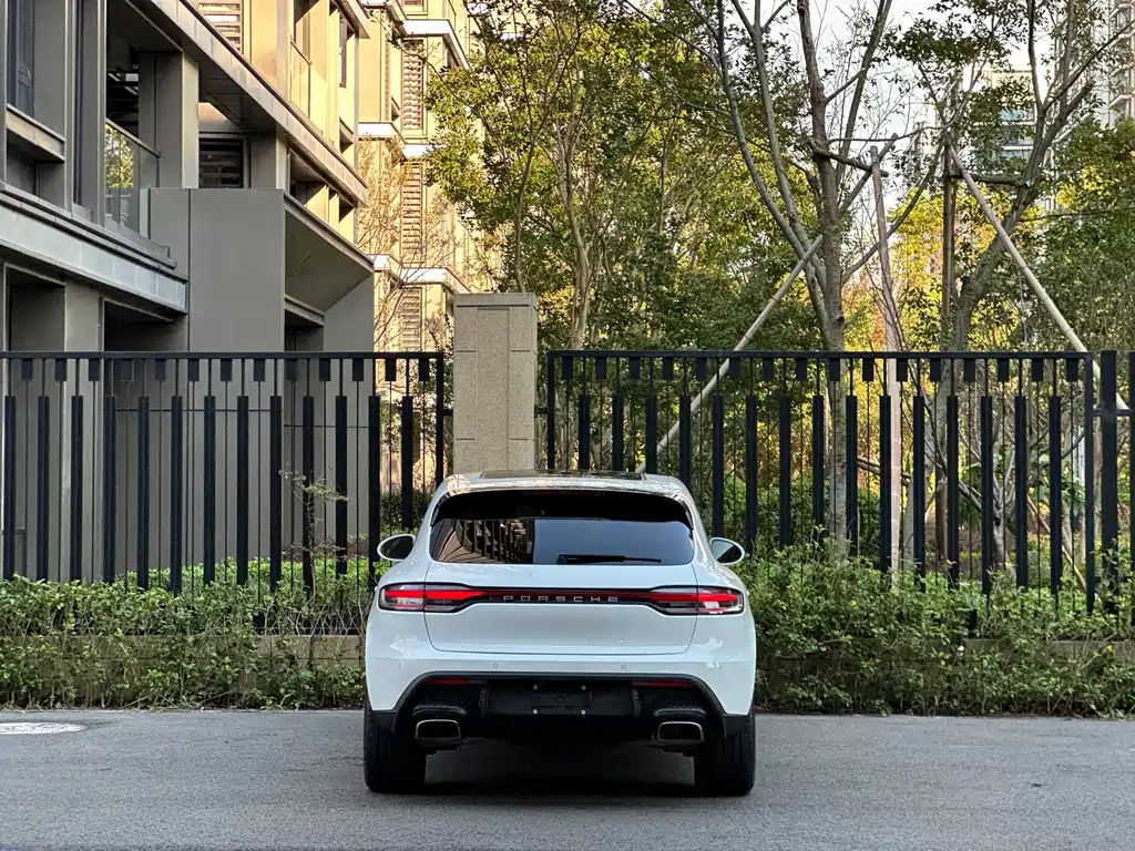 Porsche Macan — миниатюра 5