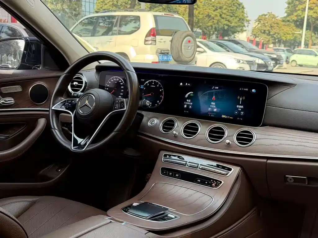 MERCEDES-BENZ E CLASS