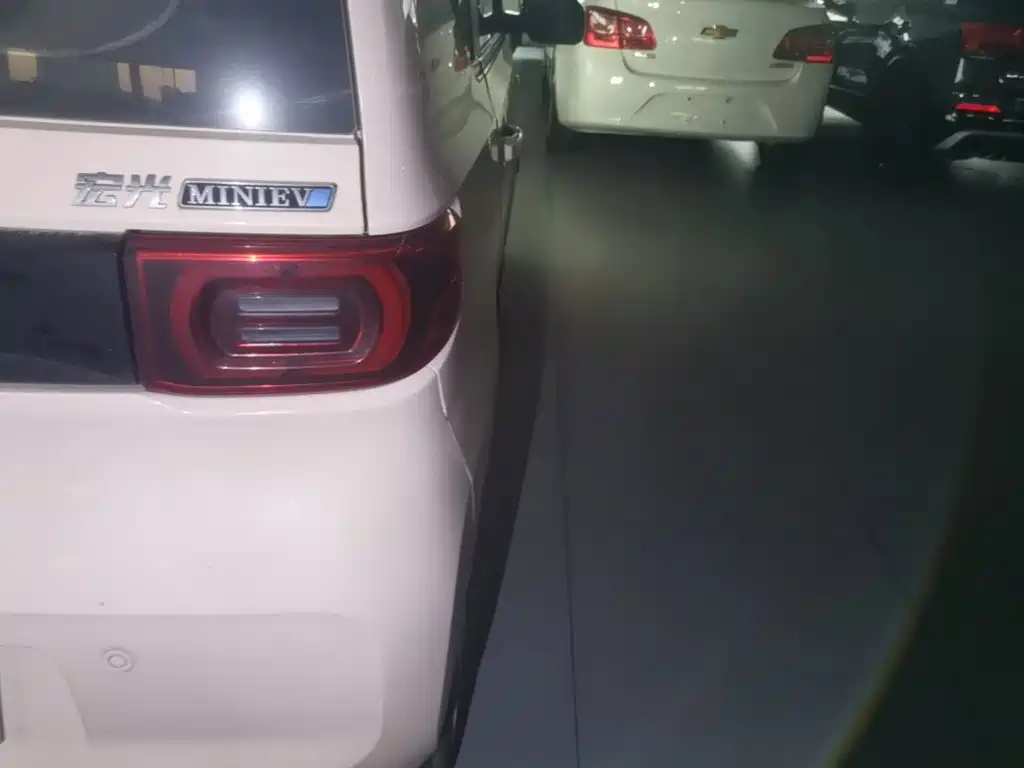 Wuling MINIEV — миниатюра 8