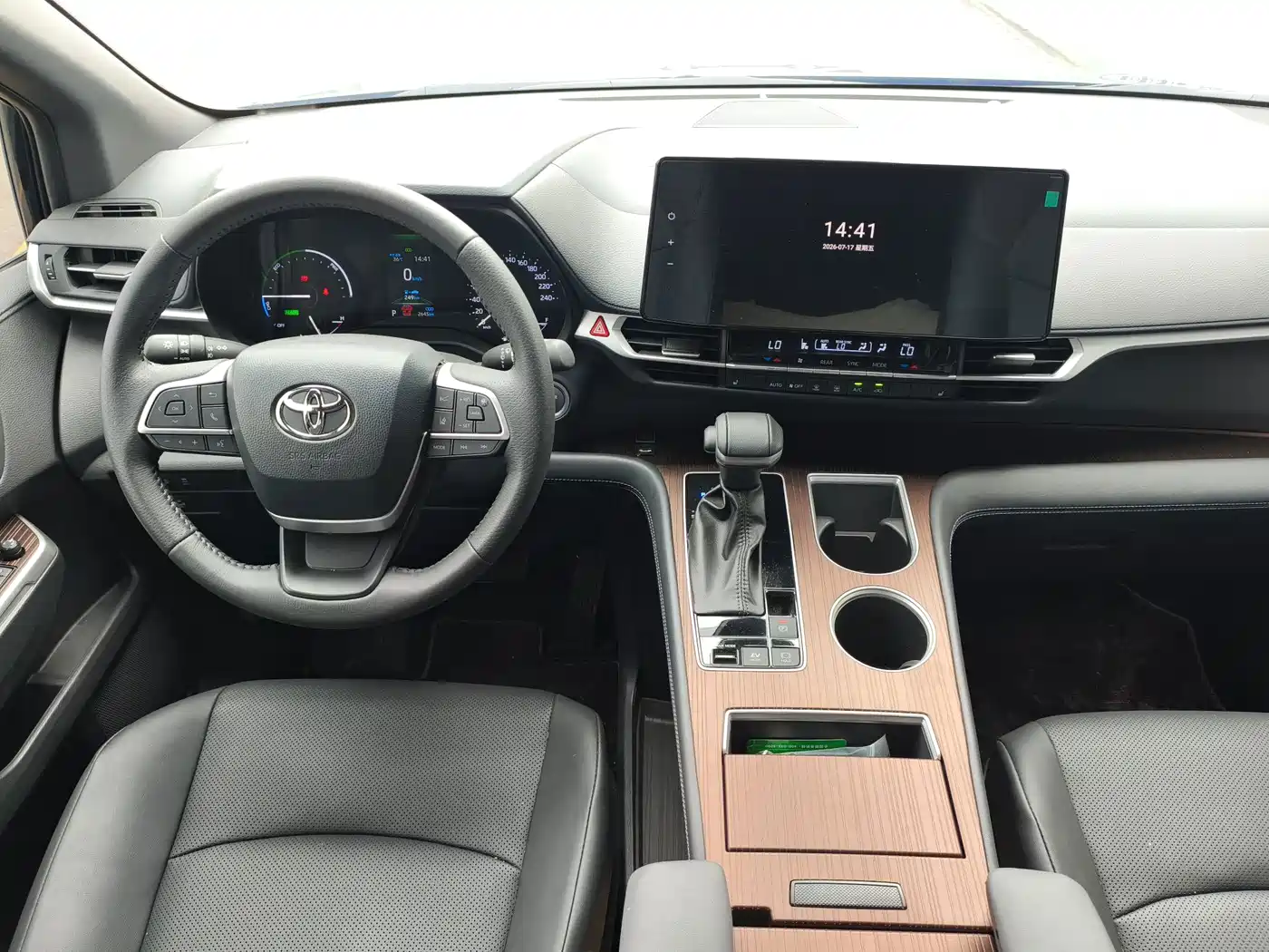 Toyota Sienna 2026 Черный из Китая, фото 5
