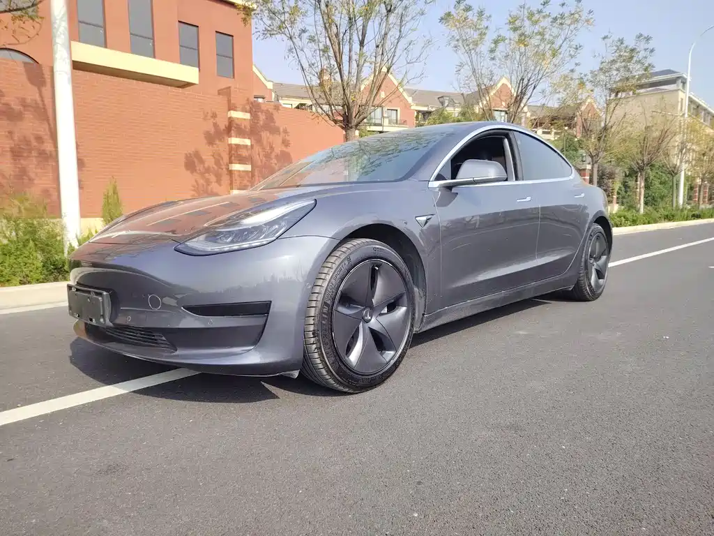 Tesla Model 3 2020