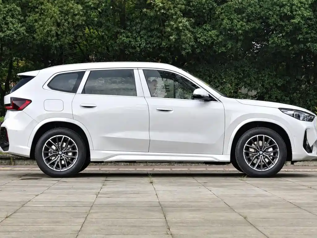 BMW iX1 — миниатюра 8