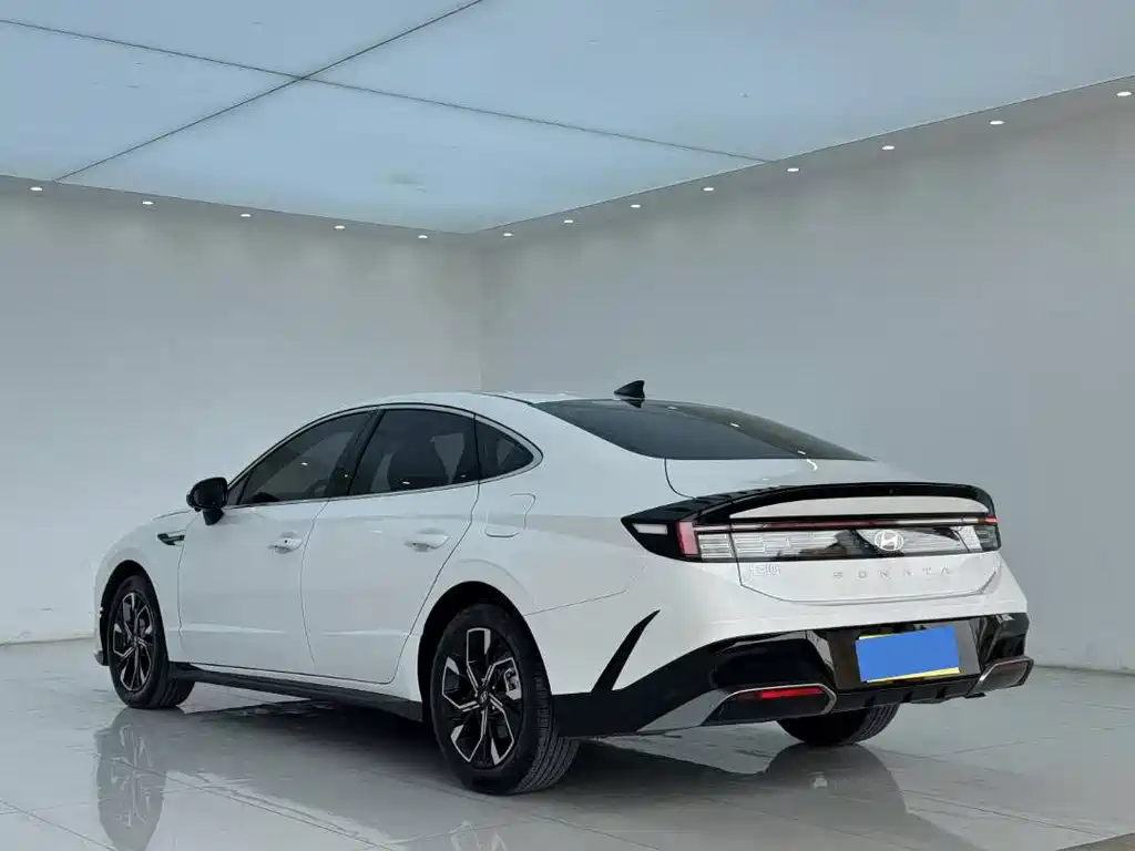 Hyundai Sonata — миниатюра 8