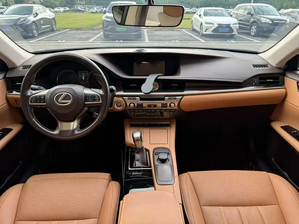 Lexus ES — миниатюра 5