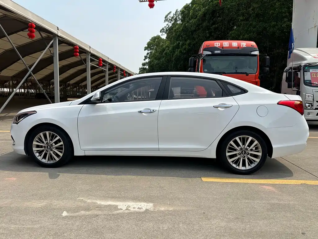 Hyundai Mistra 2017 1.8L AT GLS V