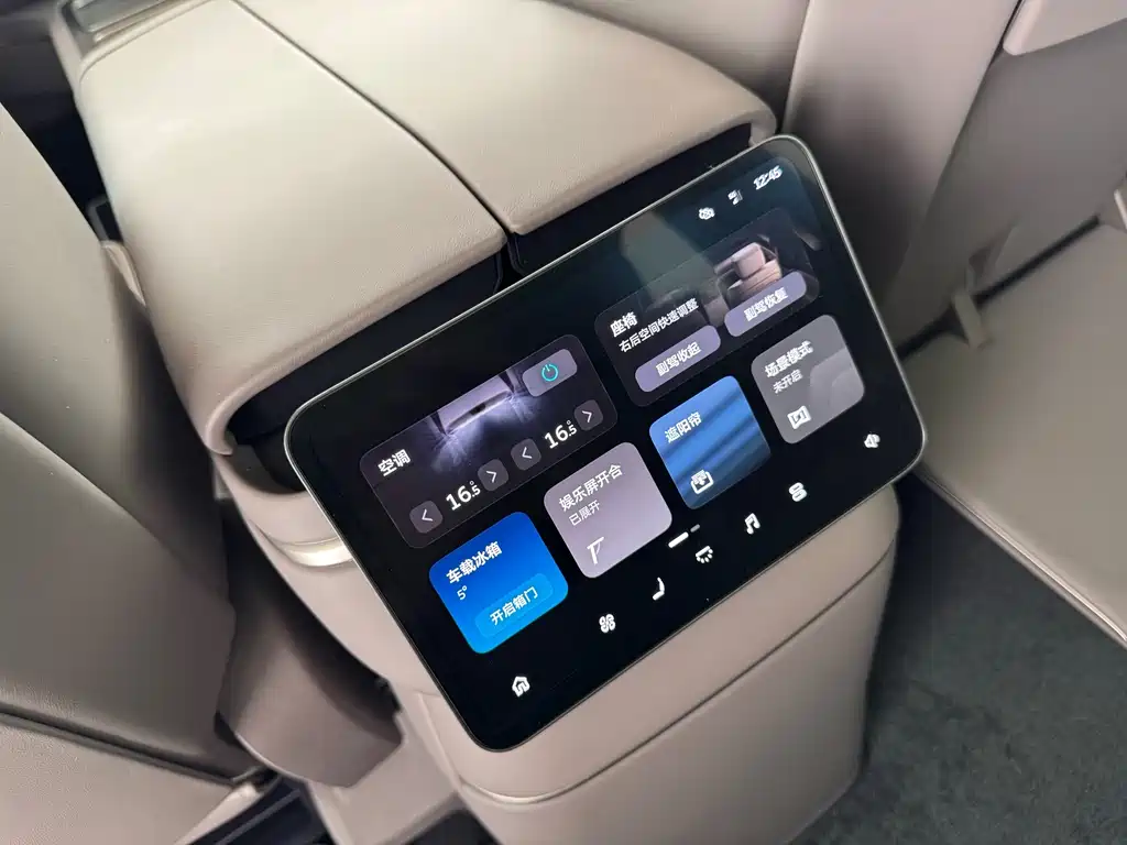 NIO ES8 — миниатюра 17
