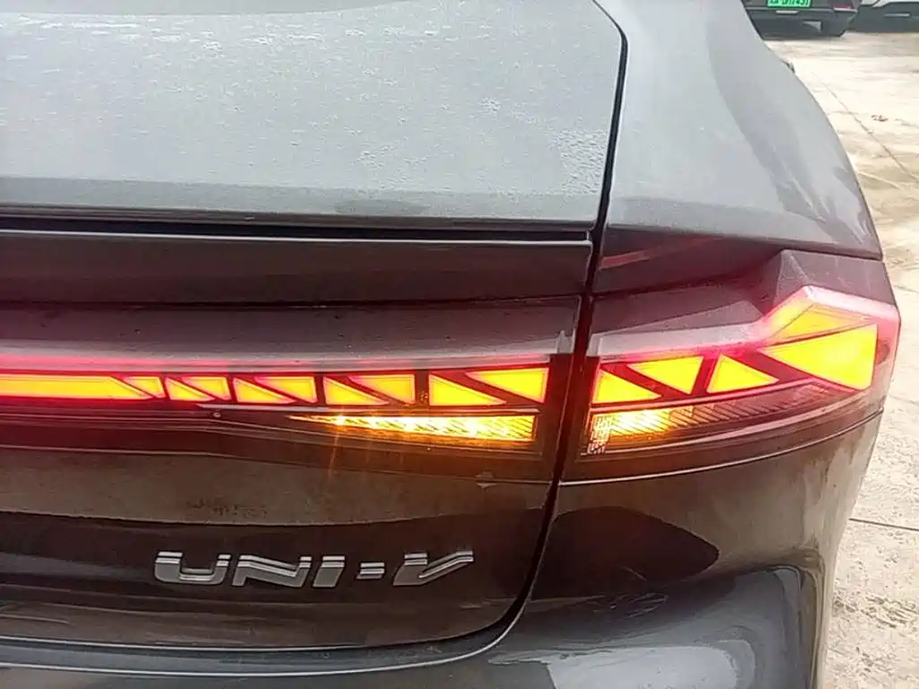 Changan UNI-V iDD — миниатюра 8