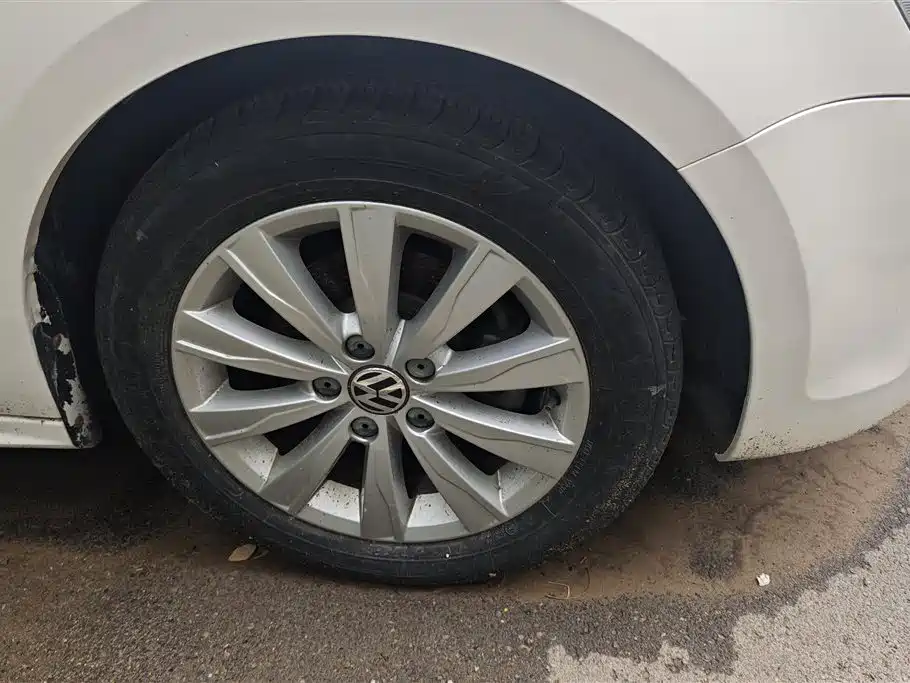 Volkswagen Sagitar 2014 1.6L AT Comfort