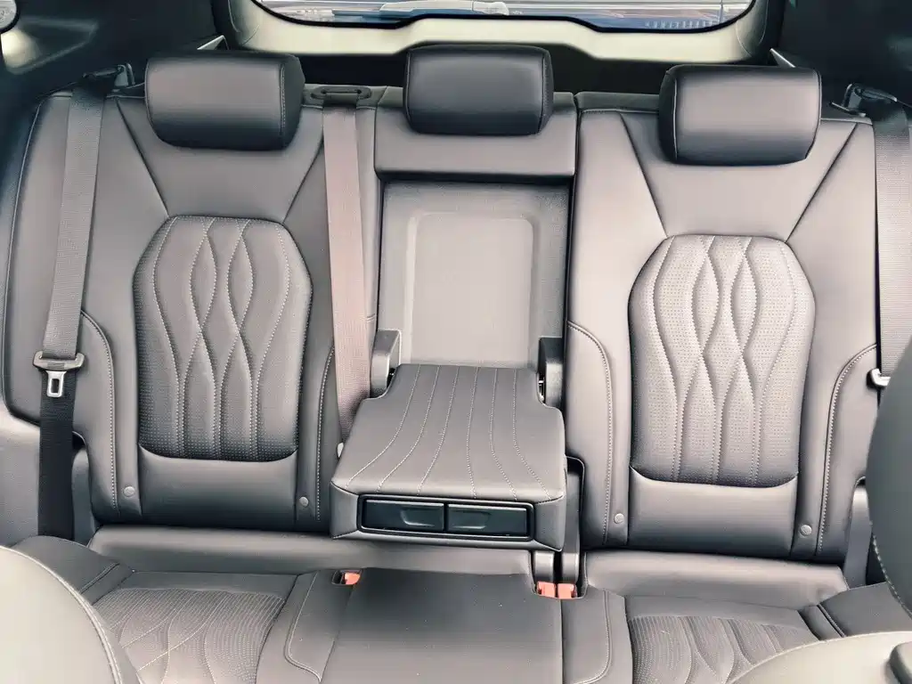Hongqi HS5 2025 2.0T