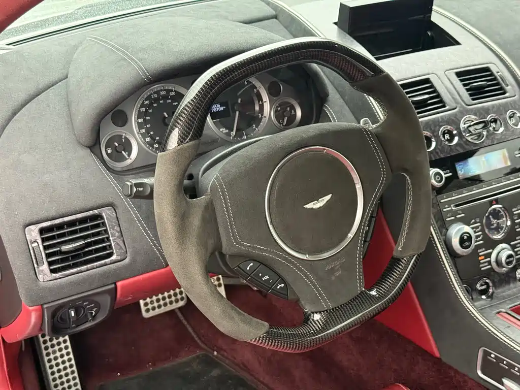 Aston Martin DB9 — миниатюра 9