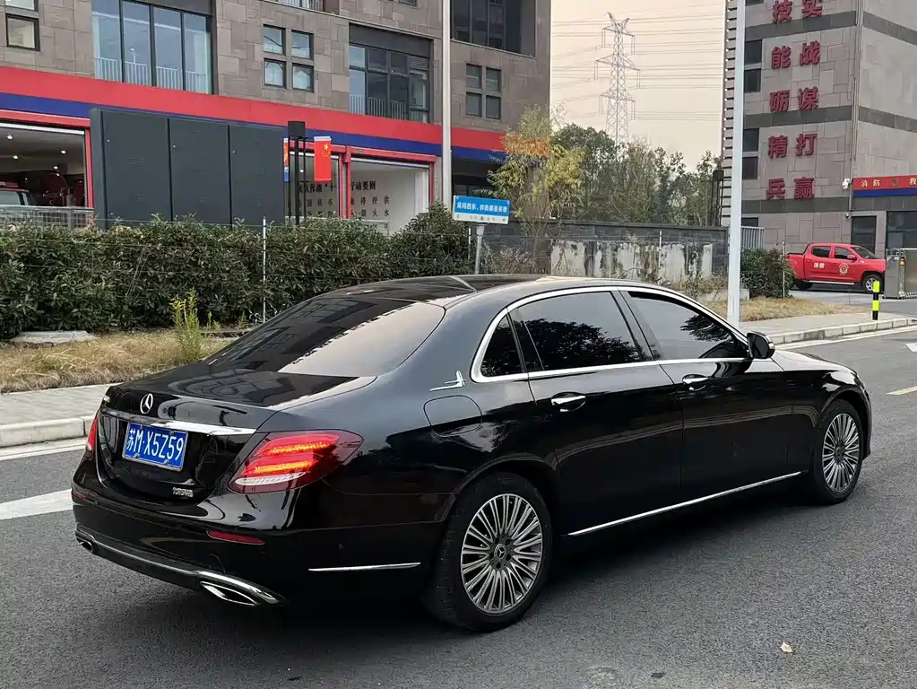 MERCEDES-BENZ E CLASS