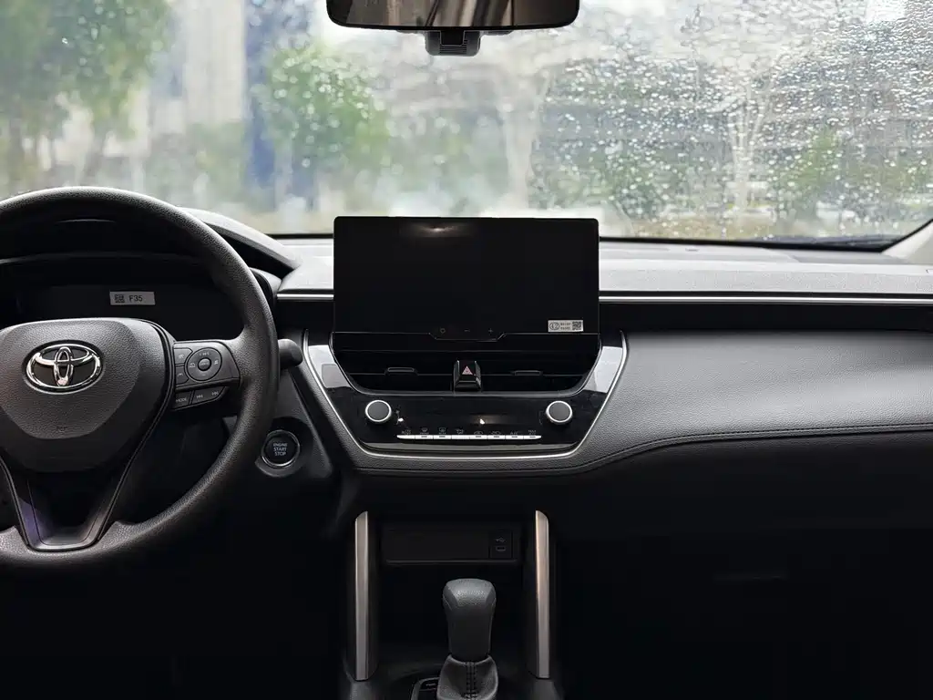 Toyota Corolla Cross — миниатюра 9