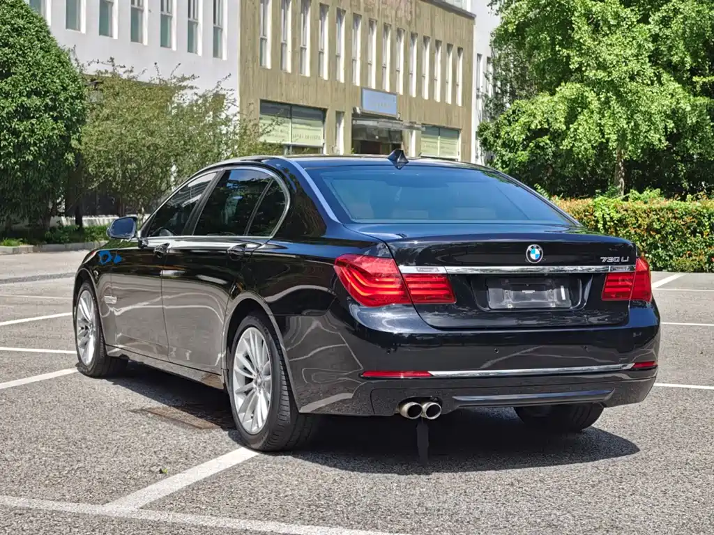 BMW 7 Series — миниатюра 5