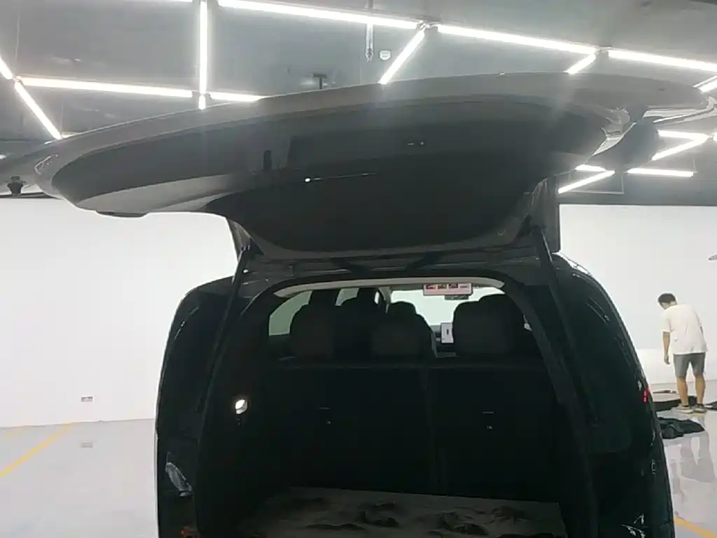 Li Auto Li MEGA — миниатюра 19