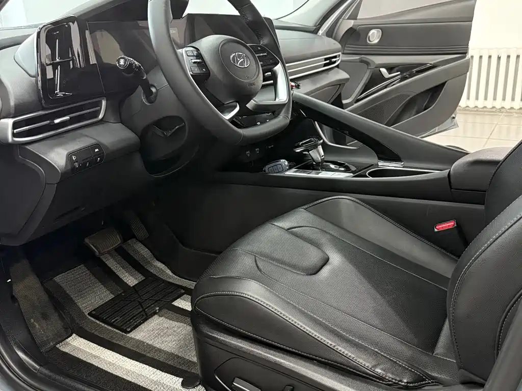 Hyundai Elantra 2022 1.5L CVT LUX Luxury