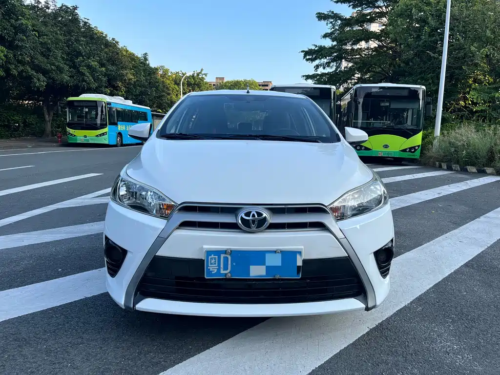 Toyota Yaris L — миниатюра 2