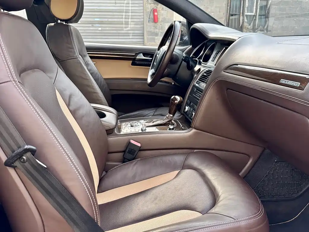 Audi Q7 2011 3.0 TFSI (200kW